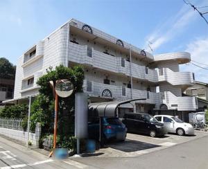 �������q